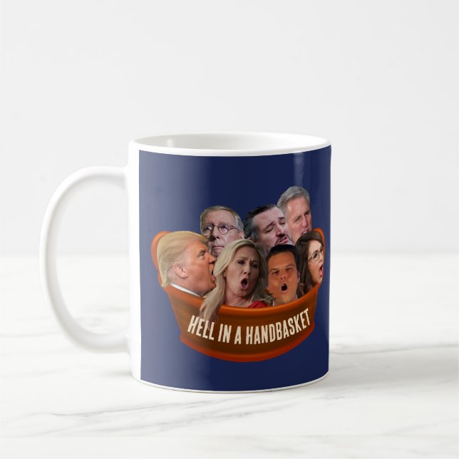 Taza De Café Divertidos republicanos de MAGA en una canasta (Izquierda)
