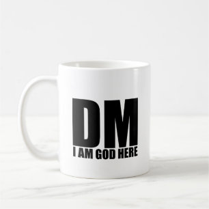 Taza De Café "DM - SOY DIOS AQUÍ" asalto