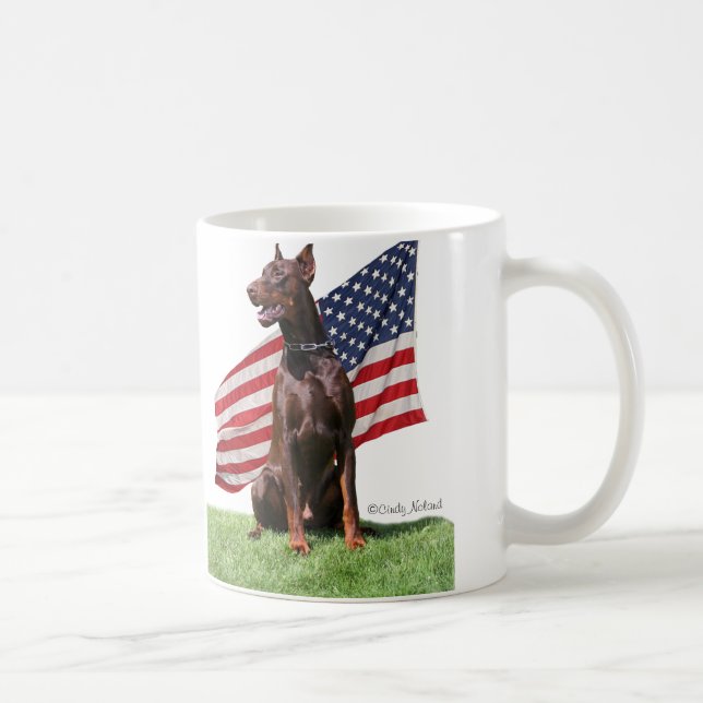 Taza De Café Dobermann rojo y bandera (Derecha)