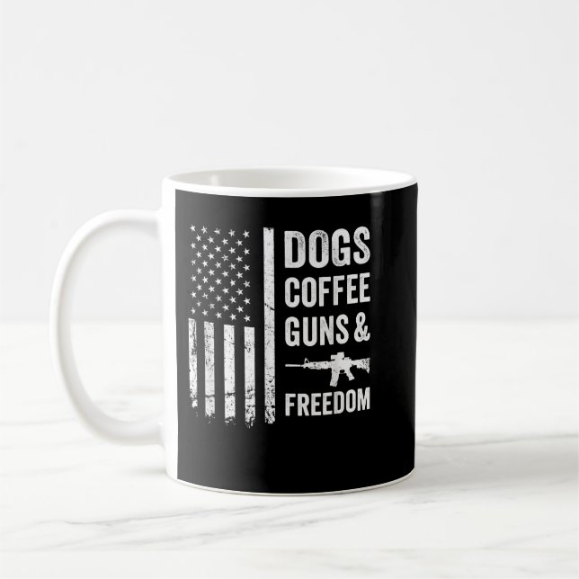 Taza De Café DOGS COFFEE GUNS & FREEDOM - Funny Pro Gun America (Izquierda)