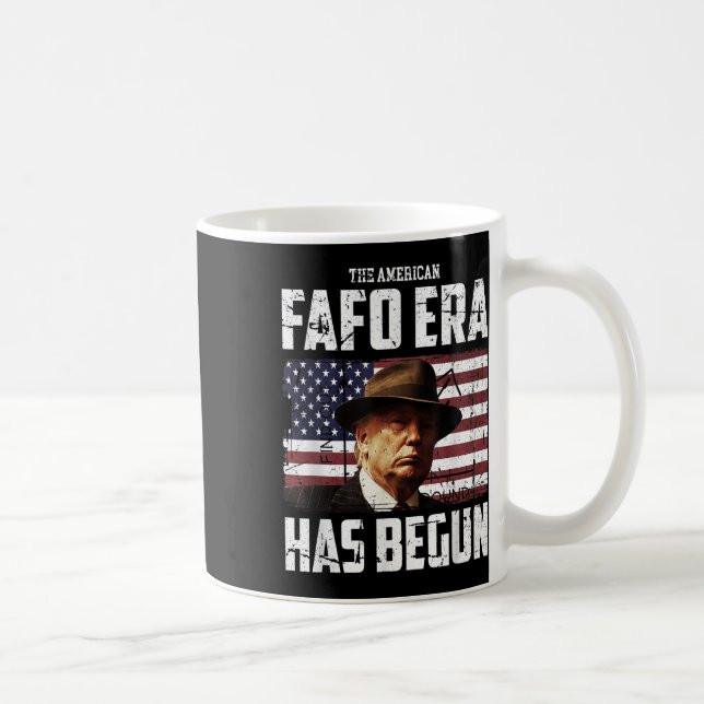 Taza De Café Donald Trump La Era Fafo Estadounidense Y Encuentr (Derecha)
