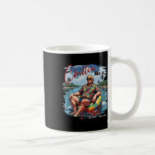 Taza De Café Donald Trump relajándose como un delincuente veran