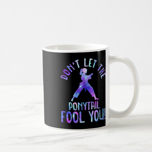 Taza De Café Dont Let The Ponytail Fool You Funny For Karate Gi (Derecha)