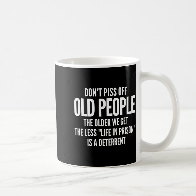 Taza De Café Dont Off Old People Shirt Older We Get Life In Pri (Derecha)