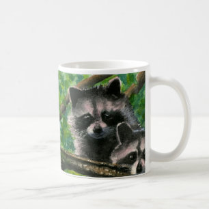 Taza De Café Dos Bandidos Raccoon Subiendo Una Bomba De Árbol