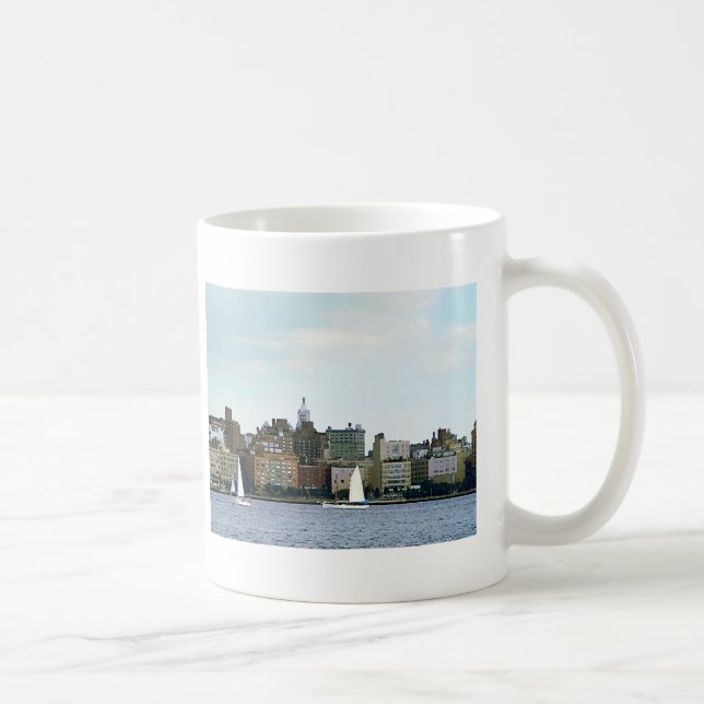 Taza De Café Dos barcos de vela contra Manhattan Skyline (Derecha)