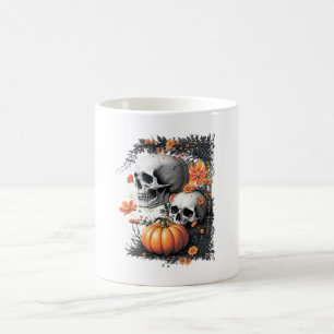 Taza De Café Dos cráneos y una calabaza entre las flores.