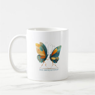 Taza De Café Dos mariposas bailando, alas coloreadas.