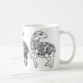 Taza De Café Dos ovejas blancas, una oveja negra arte popular