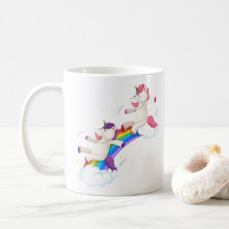 Taza De Café Dos unicornios que resbalan abajo del arco iris