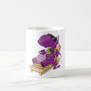 Taza De Café Dragón Púrpura Relajándose en Silla de Cubierta