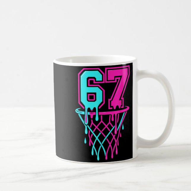 Taza De Café Drip 67 Basketball Six Seven Meme Game Day 6 7 Tee (Derecha)