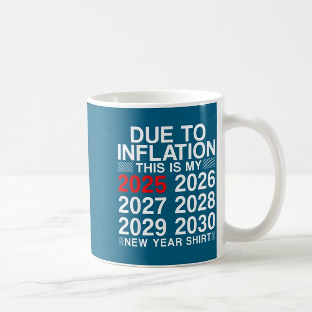 Taza De Café Due To Inflation Funny New Year 2026 Tee Men Women (Derecha)