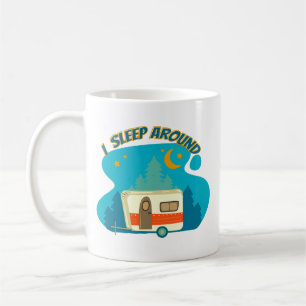 Taza De Café Duermo Alrededor De La Naturaleza Del Explorador D