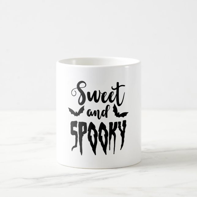 Taza De Café Dulce Y Espeluznante Halloween De Guay Diciendo (Centro)