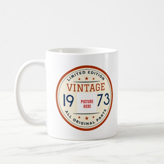 TAZA DE CAFÉ EDICIÓN LIMITADA AÑO DE CUMPLEAÑOS FOTO PERSONALIZ (Izquierda)