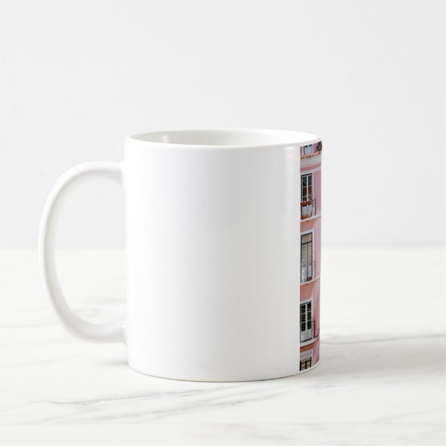 TAZA DE CAFÉ EDIFICIO COMERCIAL DE CONCRETO ROSA CERCA DE ÁRBOL (Izquierda)