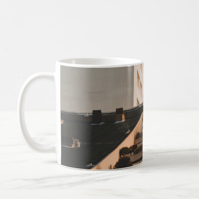 TAZA DE CAFÉ EDIFICIO DE CONCRETO BLANCO (Izquierda)