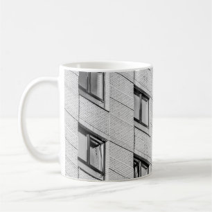 TAZA DE CAFÉ EDIFICIO DE CONCRETO BLANCO Y NEGRO