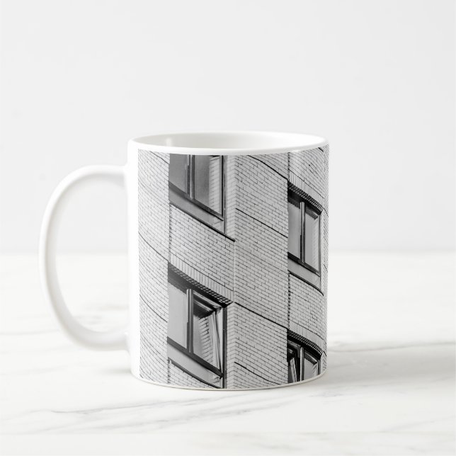 TAZA DE CAFÉ EDIFICIO DE CONCRETO BLANCO Y NEGRO (Izquierda)