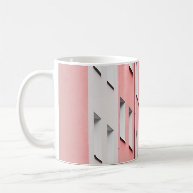TAZA DE CAFÉ EDIFICIO DE CONCRETO BLANCO Y ROSA (Izquierda)
