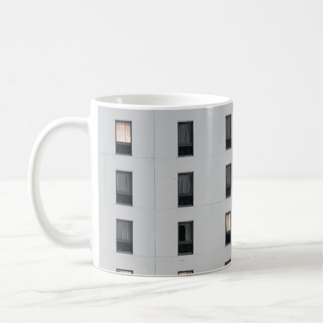 Taza De Café Edificio de hormigón blanco y negro (Izquierda)