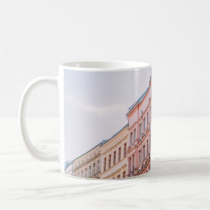 TAZA DE CAFÉ EDIFICIOS BLANCOS Y RODORES