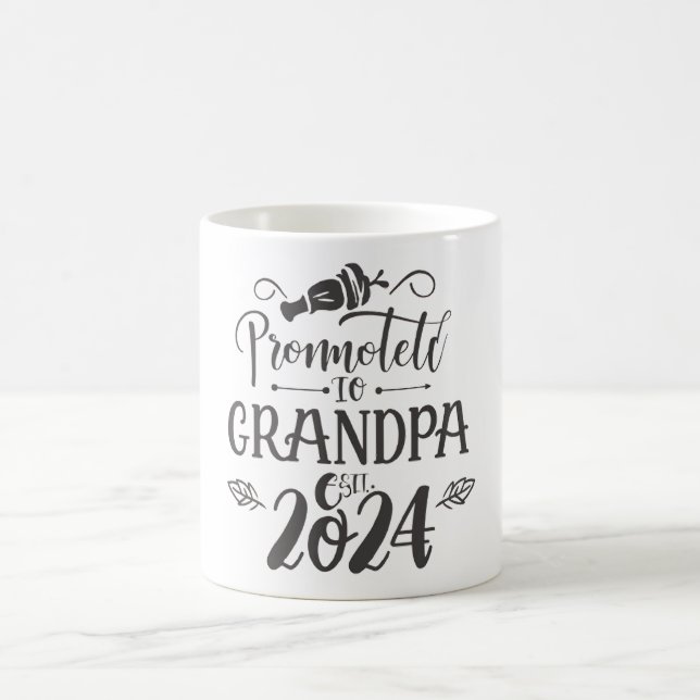 Taza De Café el abuelo est 2024, ascendido al abuelo Est. 2024 (Centro)
