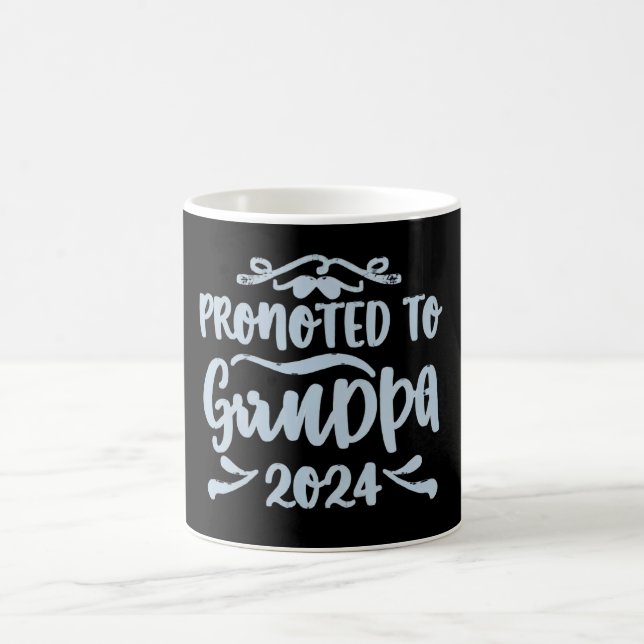 Taza De Café el abuelo est 2024, ascendido al abuelo Est. 2024 (Centro)