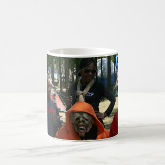 Taza De Café El acampar con un visitante