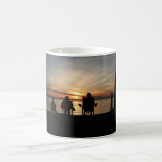 Taza De Café El acampar de la playa de la puesta del sol