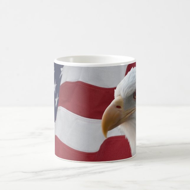 Taza De Café El águila calva estadounidense en la bandera (Centro)