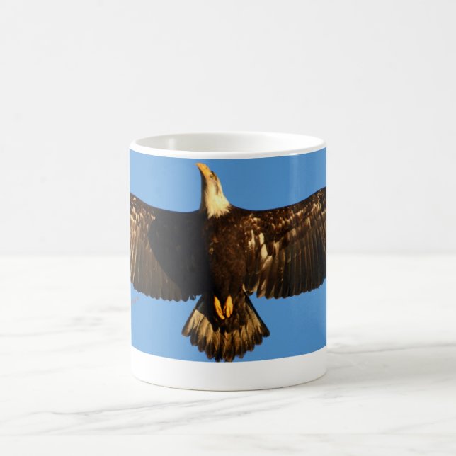 Taza De Café El águila calva se eleva1 (Centro)