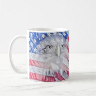 Taza De Café El águila calva y la bandera estadounidense