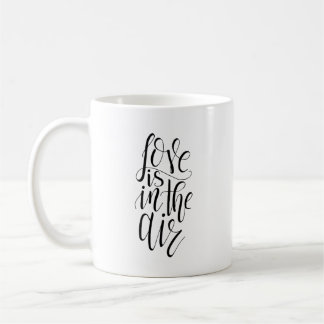 Taza De Café El Amor Está En El Aire Mug