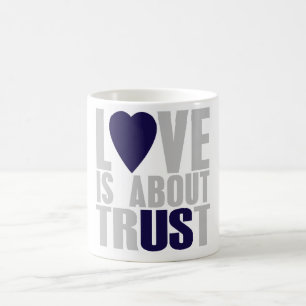 Taza De Café El amor está sobre confianza
