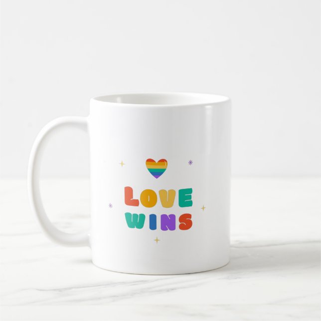 Taza De Café El amor gana con un corazón arcoiris (Izquierda)