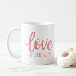 Taza De Café El amor nunca falla - 1 corintios 13:8 rosado