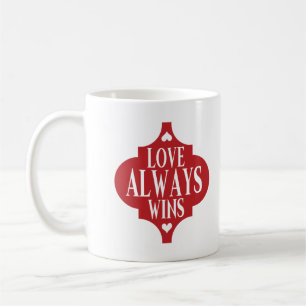 Taza De Café El amor siempre gana el diseño de la placa de text