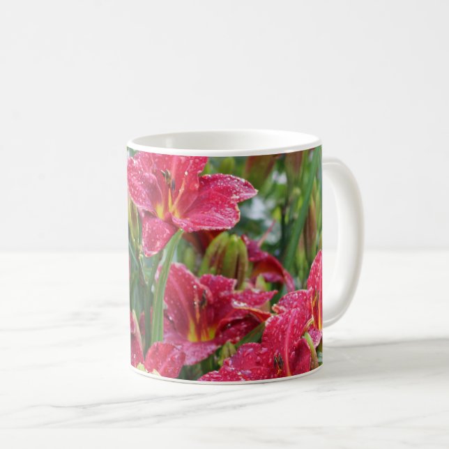 Taza De Café El carmesí sombrea los Daylilies rojos 2 (Anverso derecho)