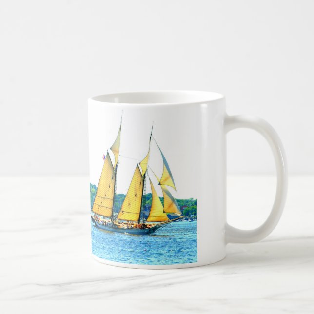 Taza De Café El competir con del Schooner (Derecha)