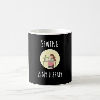 Taza De Café El coser es mi terapia - Gracioso agitar