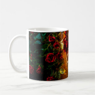 Taza De Café El cráneo humano en la mesa negra yace en el trase