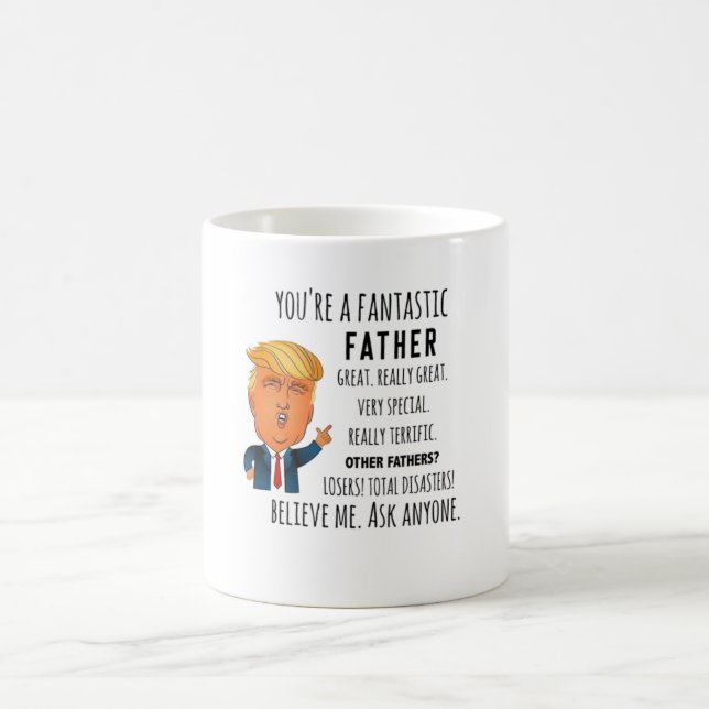 Taza De Café El cumpleaños del padre de Trump es divertido (Centro)