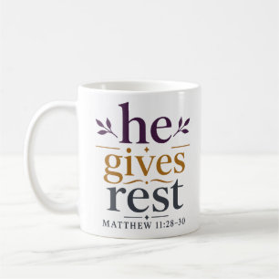 Taza De Café Él Da Descanso Cita Inspiradora de la Biblia