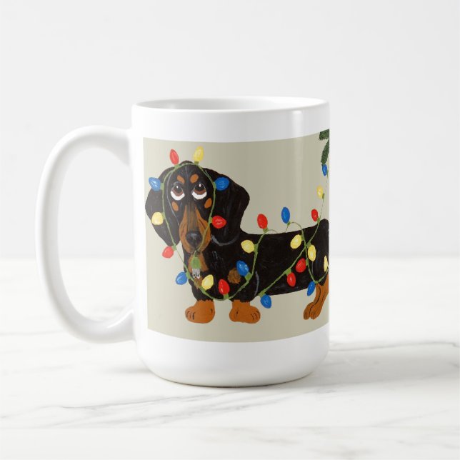 Taza De Café El Dachshund enredó en el negro de las luces de (Izquierda)