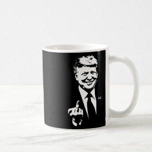 Taza De Café El dedo medio Trump en las elecciones estadouniden