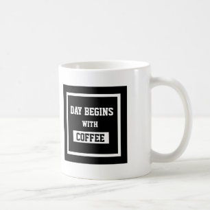 Taza De Café El Día Del Diseño De Texto En Blanco Y Negro Comie