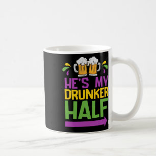 Taza De Café Él es mi Mamá de novia de pareja de bebedores a me