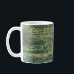Taza De Café El estanque Water-Lily, la pintura de aceite paisa<br><div class="desc">Claude Monet, 1899, GIverny, Francia aceite sobre lienzos, en su mayoría monocromático paisaje de arte fino, pintura al óleo impresionista que representa un tranquilo estanque tranquilo lleno de nenúfares color rosa pálido y ribetes de lirios verdes, con un puente verde sobre él. Se pueden ver sauces llorosos y otros árboles...</div>
